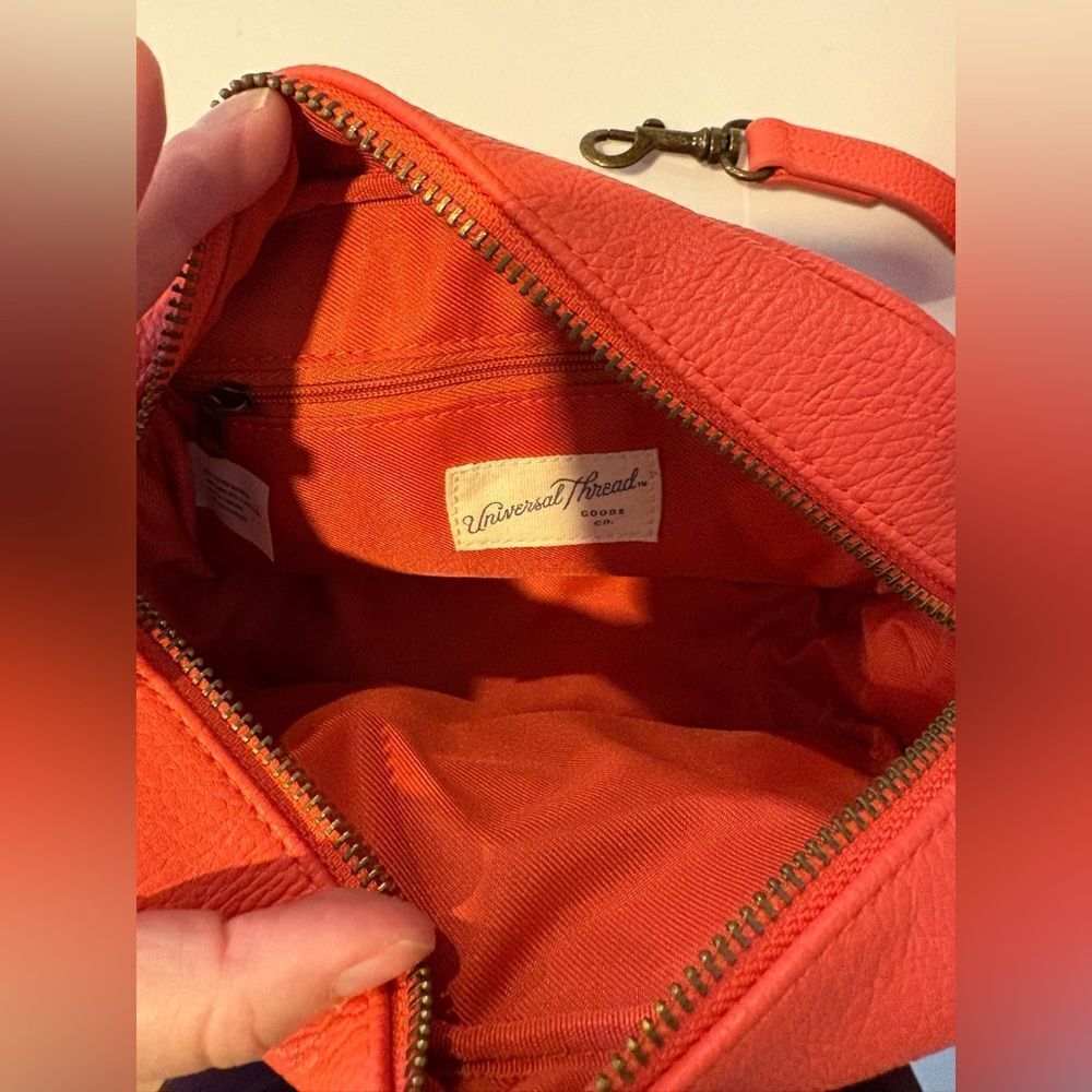 Universal Thread Crossbody Bag - Picture 5 of 5